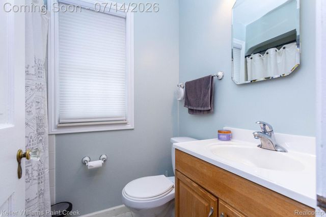 1466 Hampton Rd, Grosse Pointe Woods, MI 48236