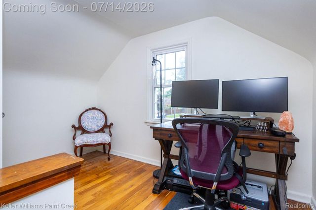 1466 Hampton Rd, Grosse Pointe Woods, MI 48236