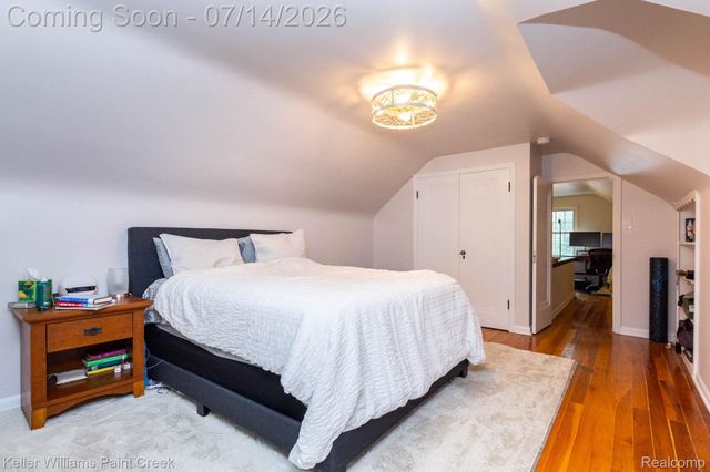 1466 Hampton Rd, Grosse Pointe Woods, MI 48236