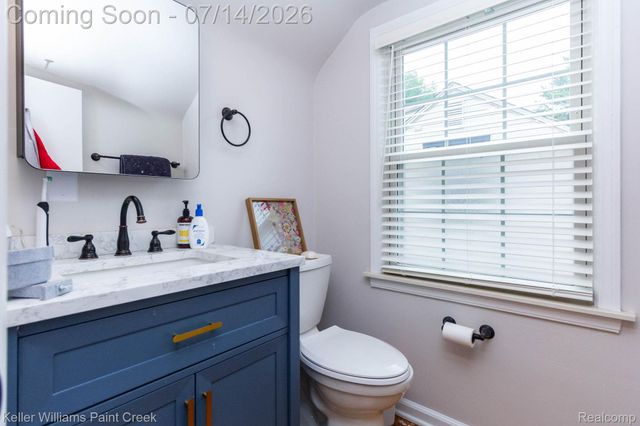 1466 Hampton Rd, Grosse Pointe Woods, MI 48236