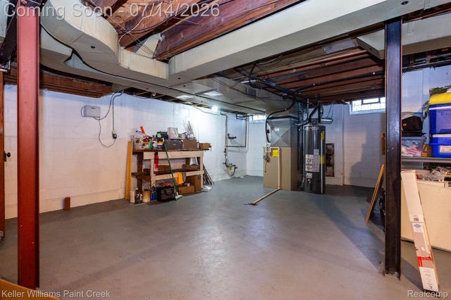 1466 Hampton Rd, Grosse Pointe Woods, MI 48236