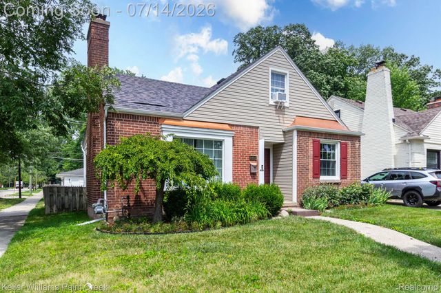 1466 Hampton Rd, Grosse Pointe Woods, MI 48236