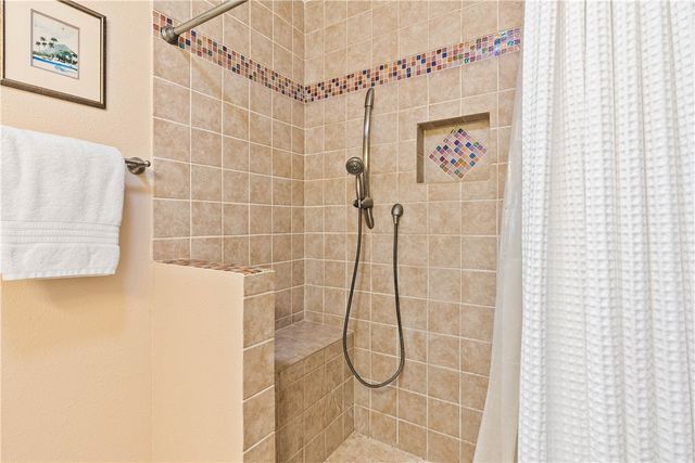 4 Pelican Dr, Rockport, TX 78382