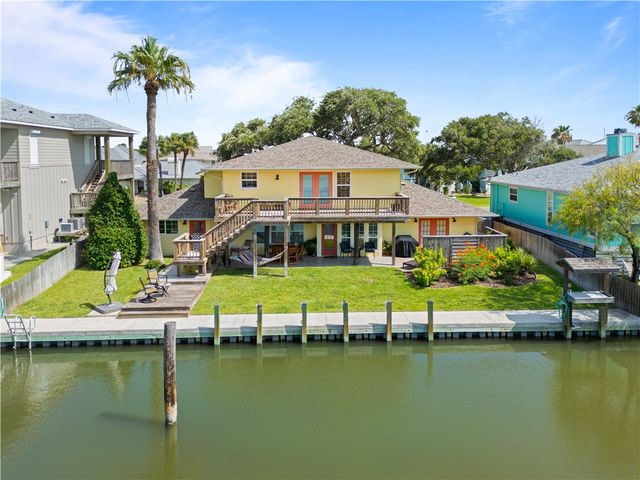 4 Pelican Dr, Rockport, TX 78382