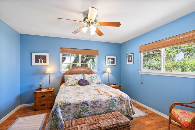 4 Pelican Dr, Rockport, TX 78382