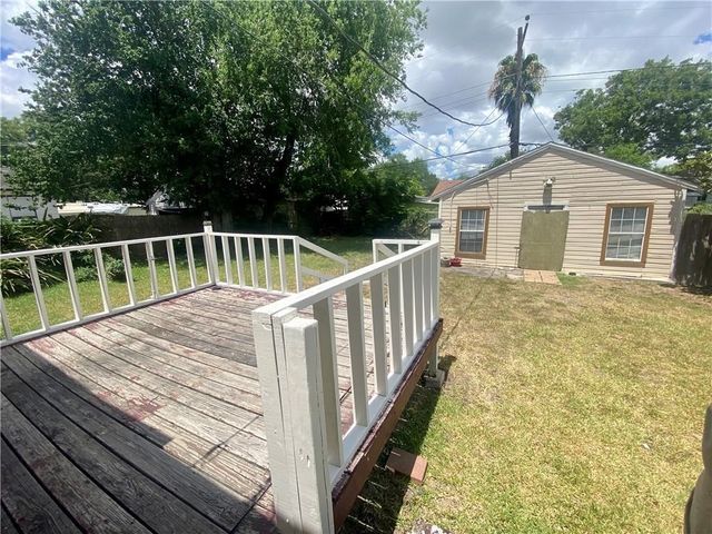 233 Eastgate Dr, Corpus Christi, TX 78408