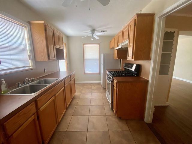 233 Eastgate Dr, Corpus Christi, TX 78408