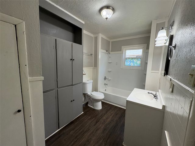 715 W Day Street, Denison, TX 75020