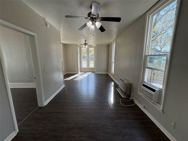 715 W Day Street, Denison, TX 75020