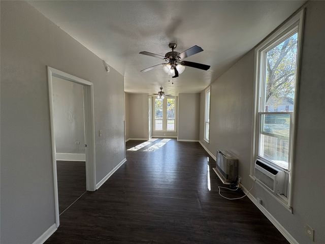 715 W Day Street, Denison, TX 75020