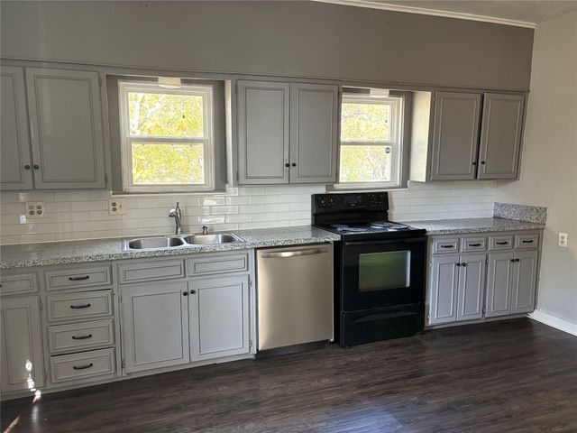 715 W Day Street, Denison, TX 75020