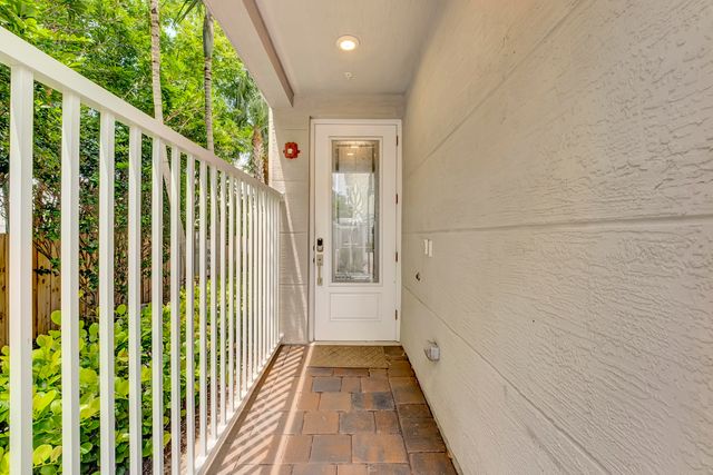 1045 Harbor Villas Drive 5, North Palm Beach, FL 33408