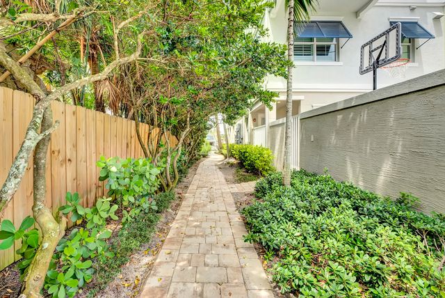 1045 Harbor Villas Drive 5, North Palm Beach, FL 33408