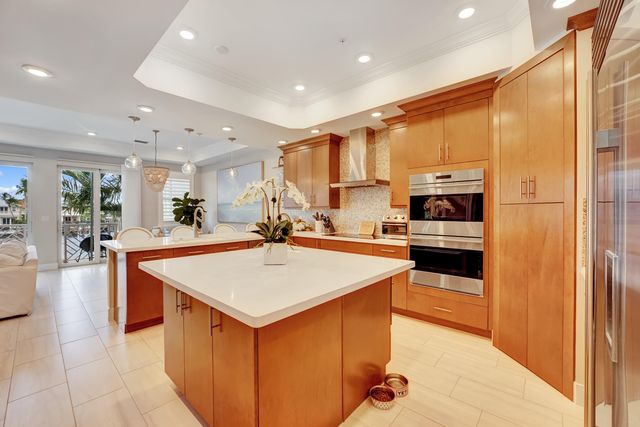1045 Harbor Villas Drive 5, North Palm Beach, FL 33408