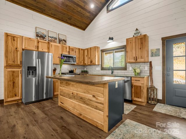 107 Twisted Birch Drive, Hendersonville, NC 28792