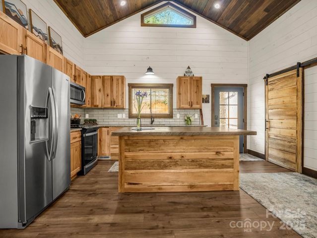 107 Twisted Birch Drive, Hendersonville, NC 28792