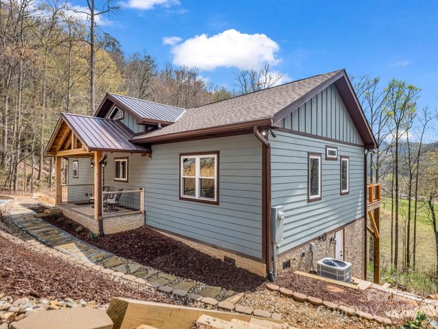 107 Twisted Birch Drive, Hendersonville, NC 28792