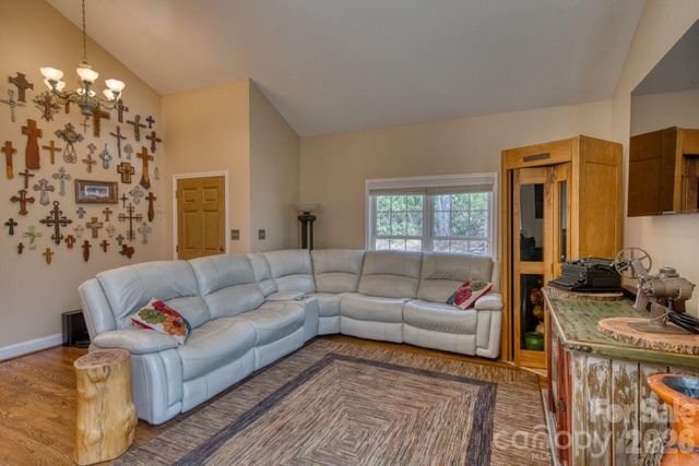 45 Baton Lane, Asheville, NC 28803