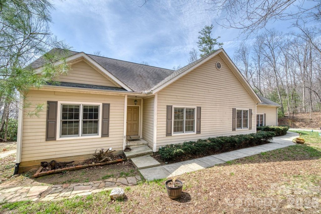45 Baton Lane, Asheville, NC 28803