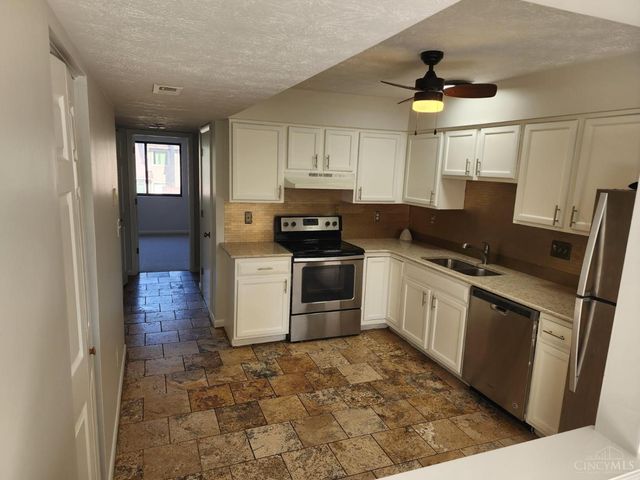 9362 Hunters Creek Drive, Blue Ash, OH 45242