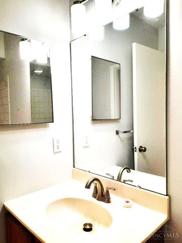9362 Hunters Creek Drive, Blue Ash, OH 45242