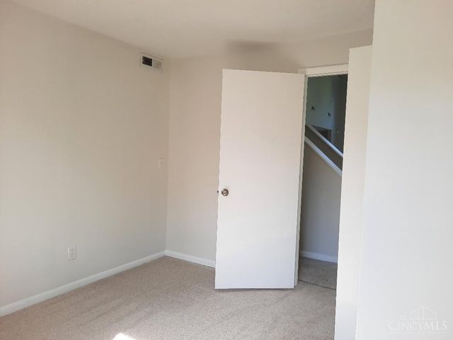 9362 Hunters Creek Drive, Blue Ash, OH 45242
