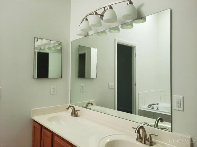 9362 Hunters Creek Drive, Blue Ash, OH 45242