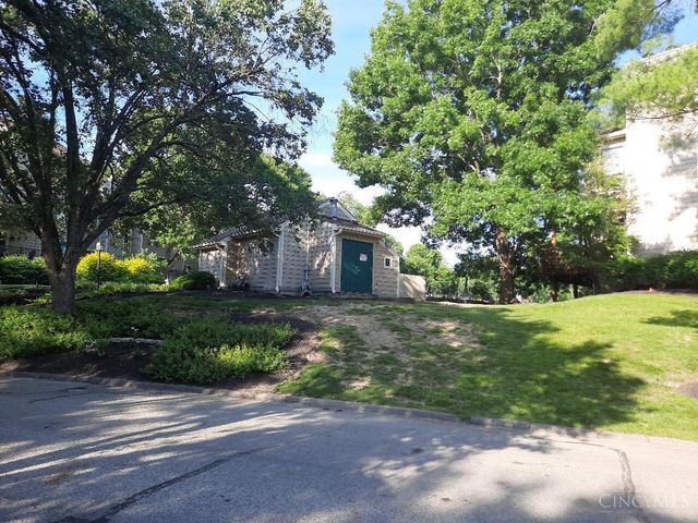 9362 Hunters Creek Drive, Blue Ash, OH 45242