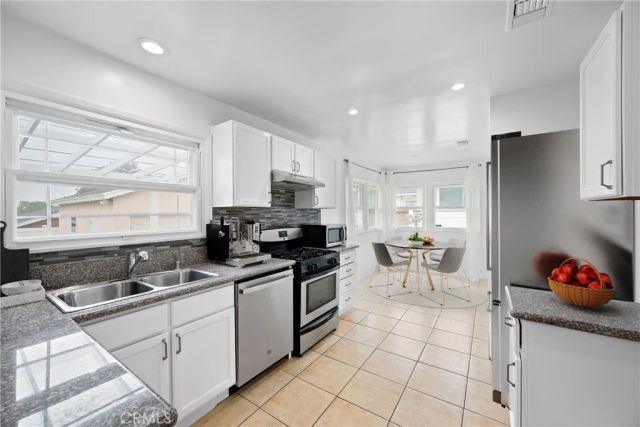 10525 S 4th Avenue, Inglewood, CA 90303