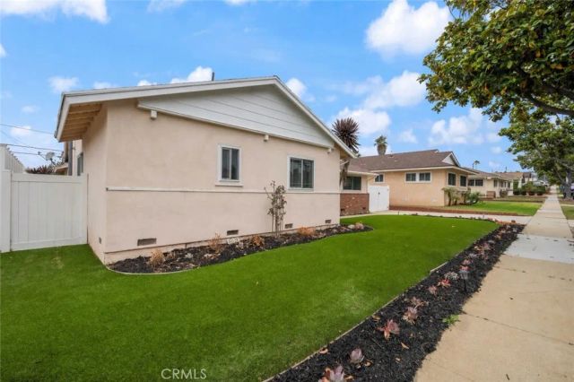 10525 S 4th Avenue, Inglewood, CA 90303