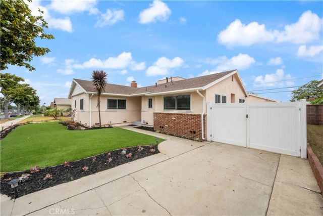 10525 S 4th Avenue, Inglewood, CA 90303