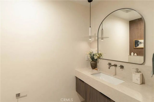 6132 W 82nd, Los Angeles, CA 90045