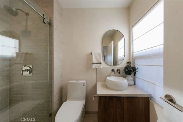 6132 W 82nd, Los Angeles, CA 90045