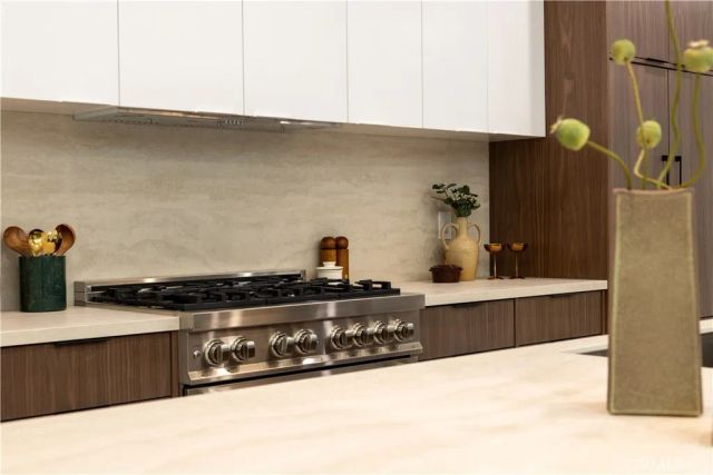 6132 W 82nd, Los Angeles, CA 90045
