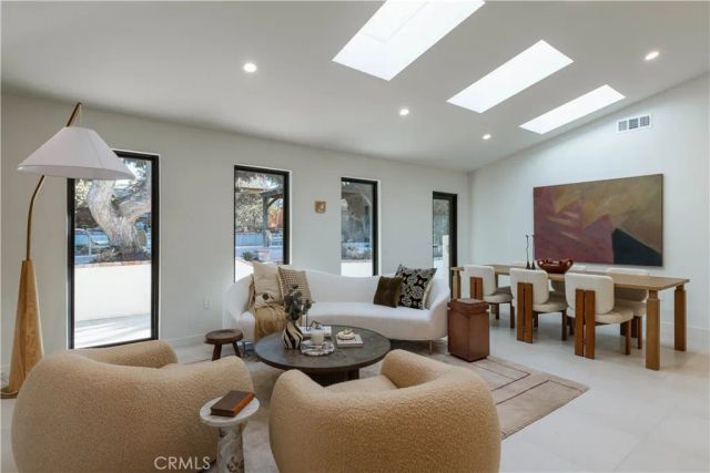 6132 W 82nd, Los Angeles, CA 90045