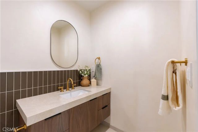 6132 W 82nd, Los Angeles, CA 90045