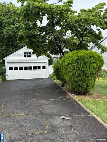 31 Wood Place, Dumont, NJ 07628