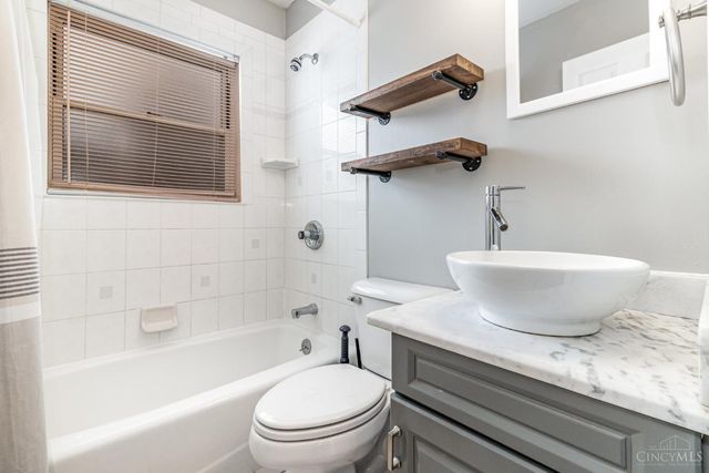 4153 Paxton Woods Lane, Cincinnati, OH 45209