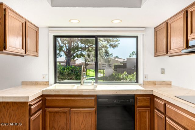 10487 E COCHISE Avenue, Scottsdale, AZ 85258