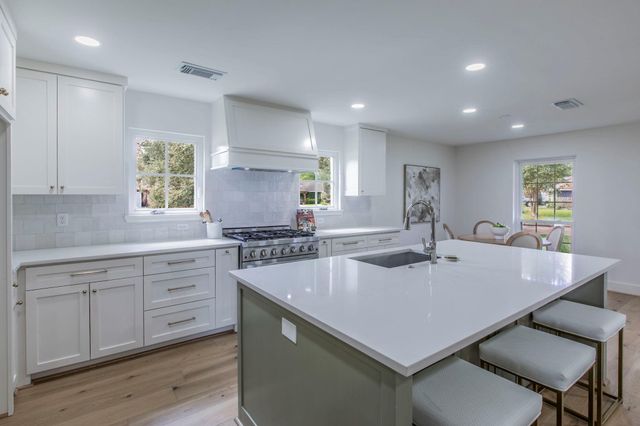 2002 Ottawa Lane, Houston, TX 77043