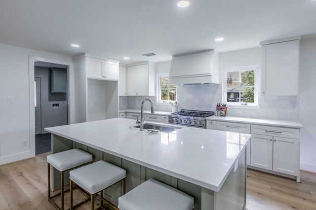 2002 Ottawa Lane, Houston, TX 77043