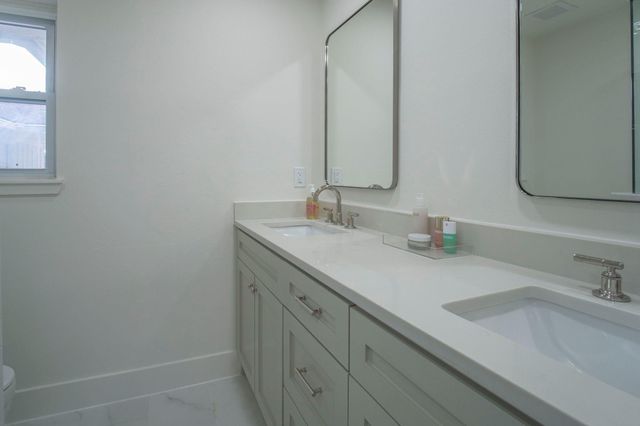 2002 Ottawa Lane, Houston, TX 77043