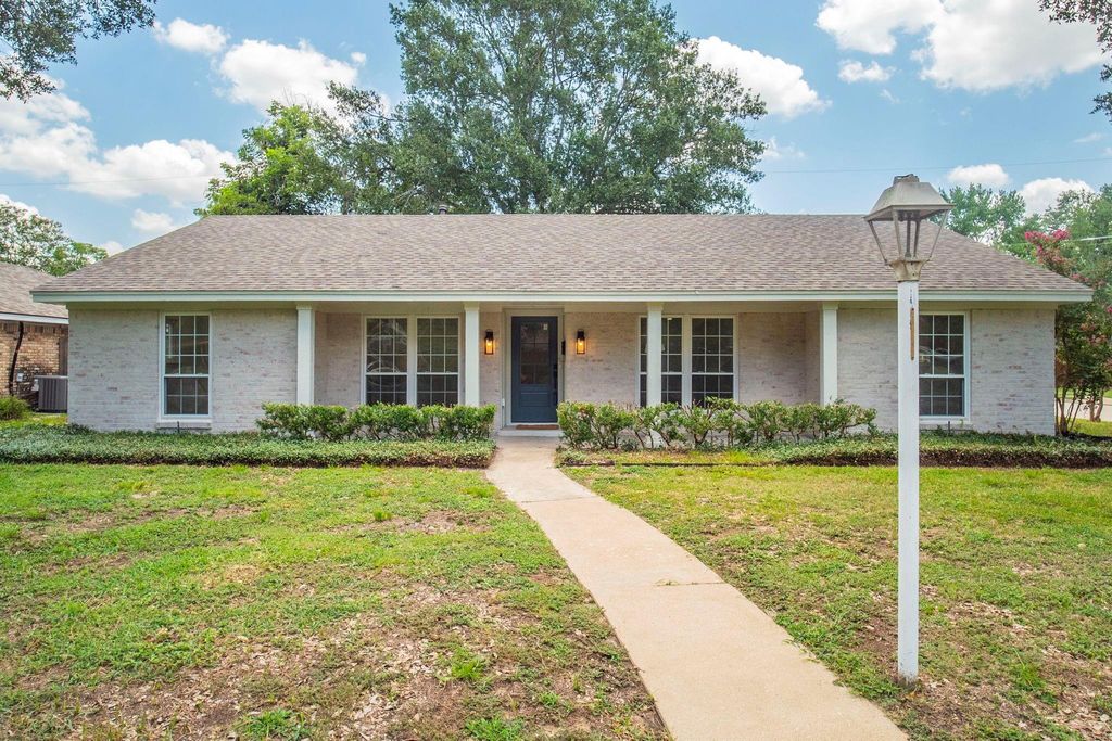2002 Ottawa Lane, Houston, TX 77043