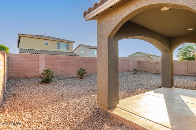 813 W LOVE Road, San Tan Valley, AZ 85143