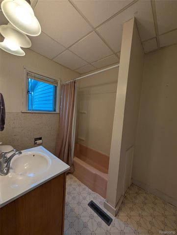 201 S Almer Street, Caro, MI 48723