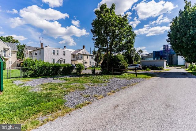 214 N COLLEGE ST, Carlisle, PA 17013