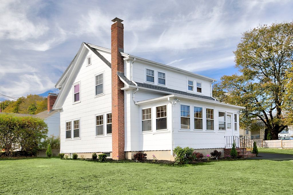 262 Washington St, Gloucester, MA 01930