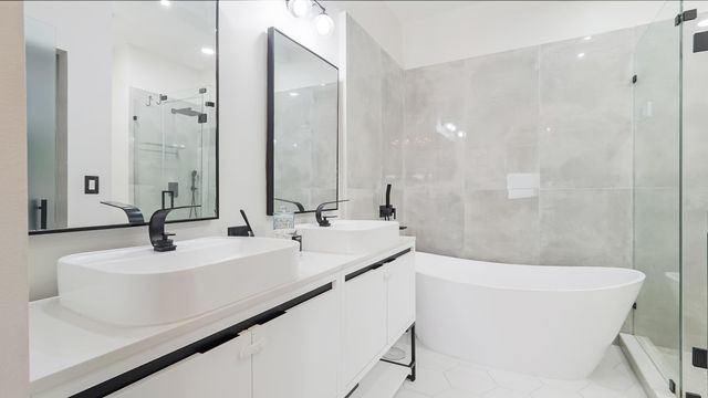 19329 NE 8th Court, Miami, FL 33179