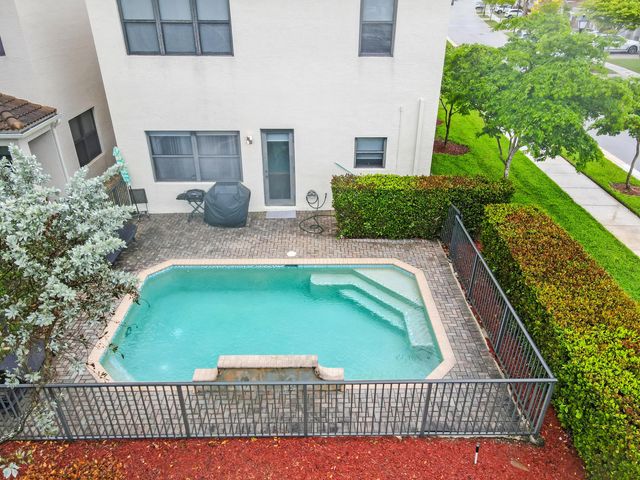 19329 NE 8th Court, Miami, FL 33179