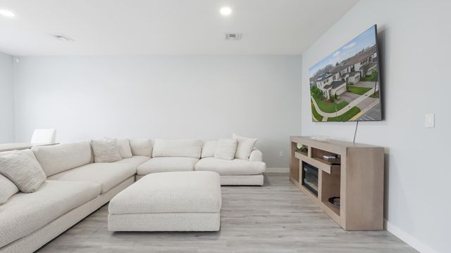 19329 NE 8th Court, Miami, FL 33179